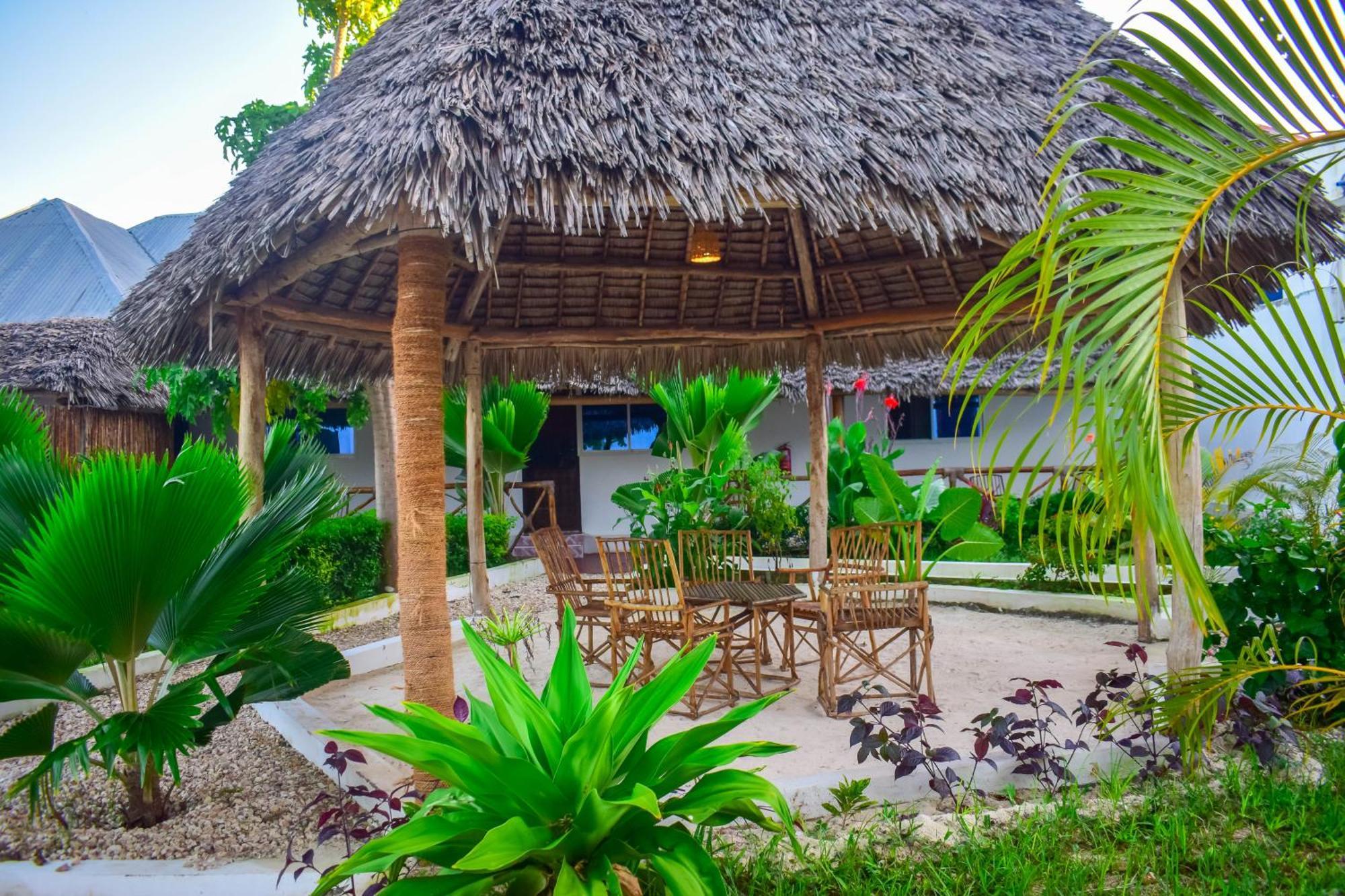 Uhuru House And Restaurant Nungwi Exteriér fotografie