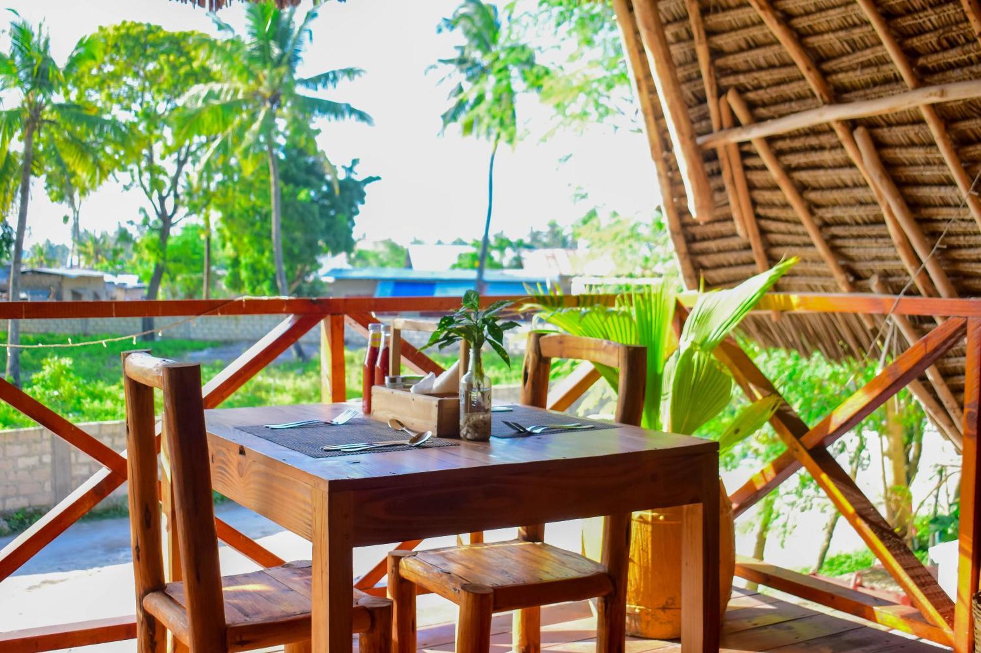 Uhuru House And Restaurant Nungwi Exteriér fotografie