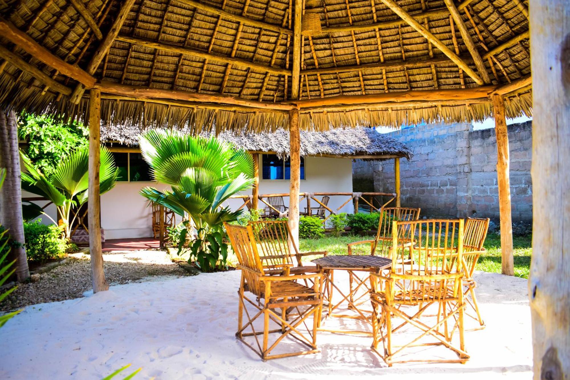 Uhuru House And Restaurant Nungwi Exteriér fotografie